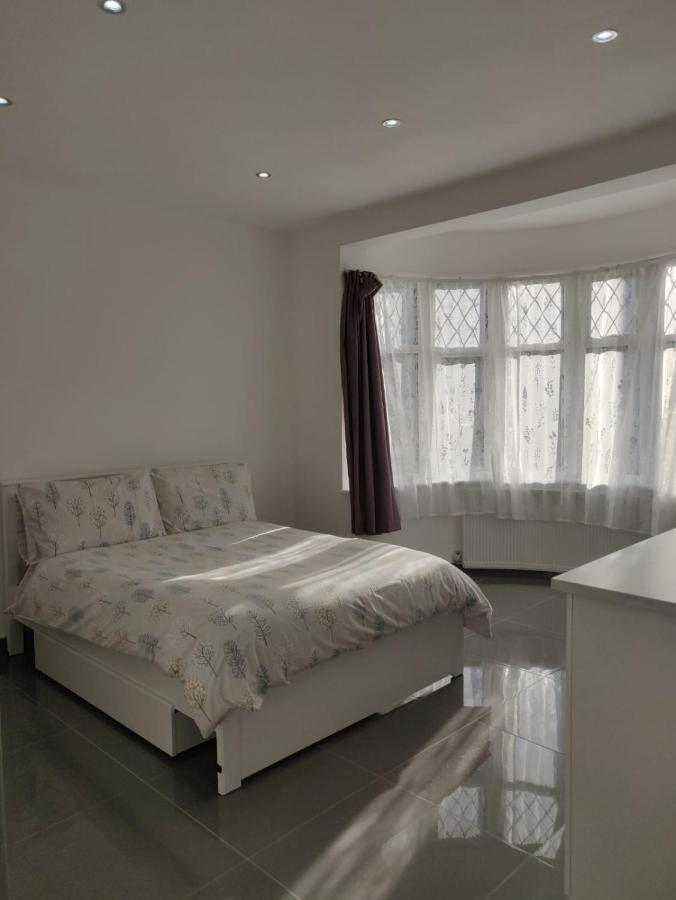 Stunning Double Room in Harrow London Exterior foto