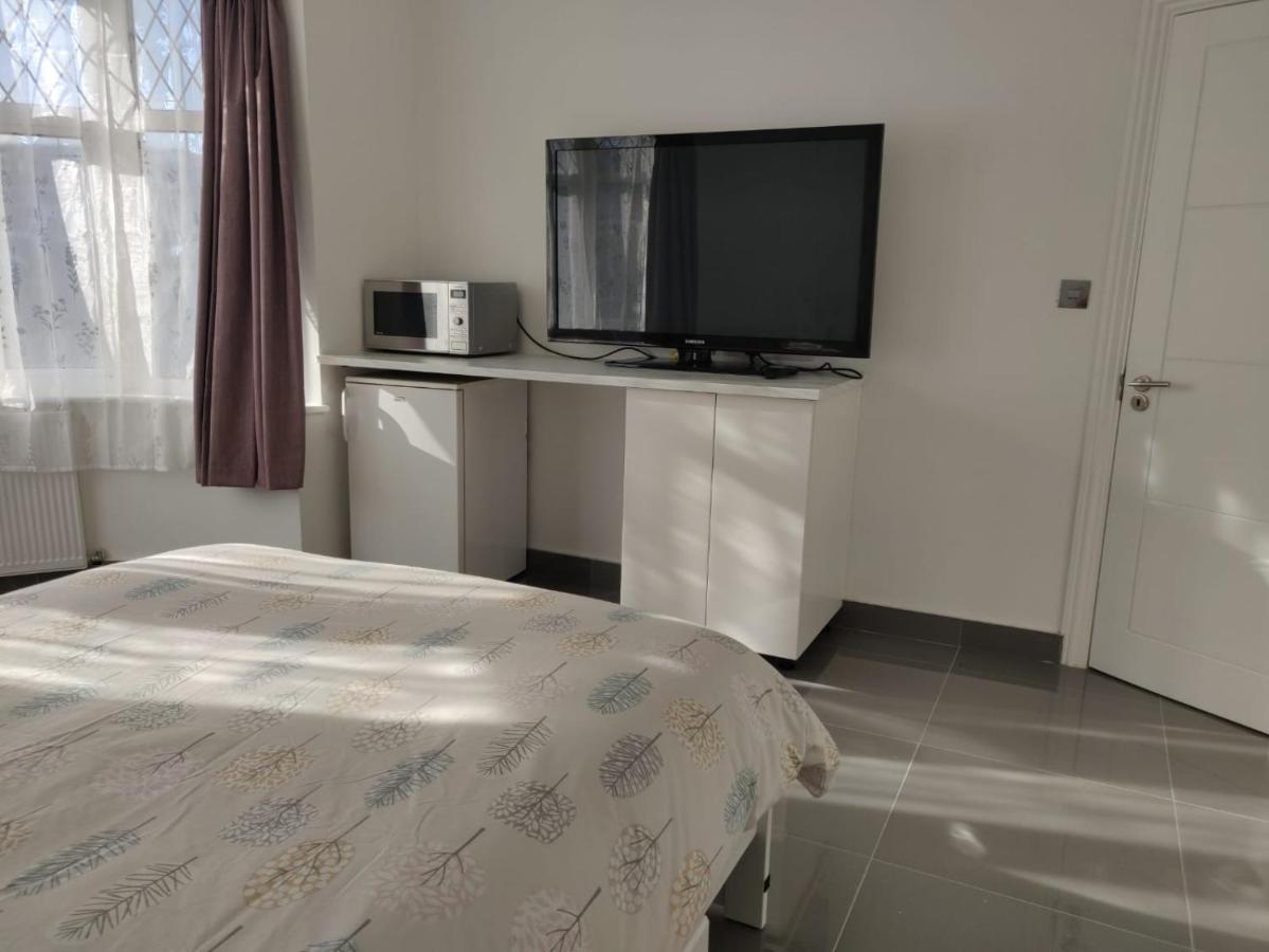 Stunning Double Room in Harrow London Exterior foto